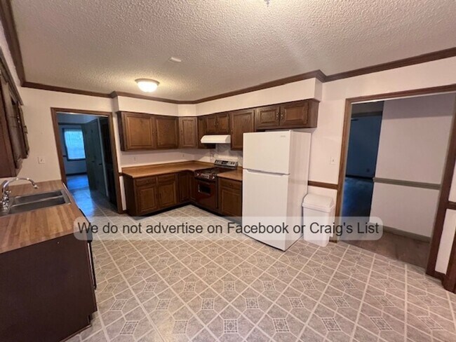 Building Photo - Country Club North- Granther Court