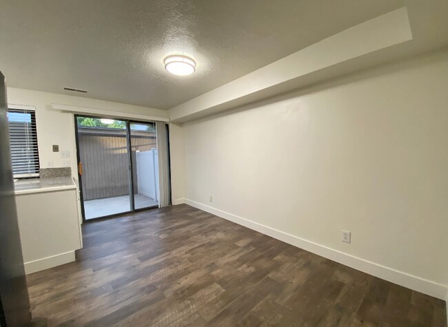 Foto del edificio - 930 S Bristol Rd E