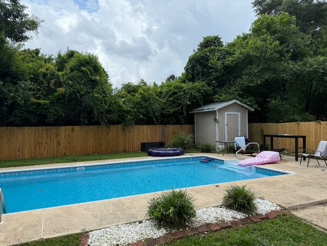 Foto del edificio - 6982 Burrell Ln