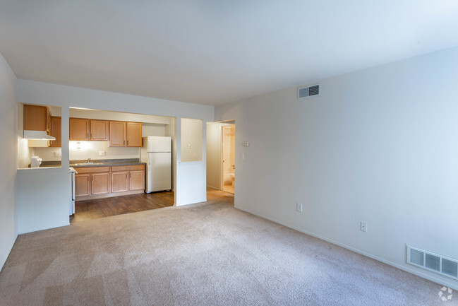 1 BR, 1 BA - 650 SF - Maple Grove