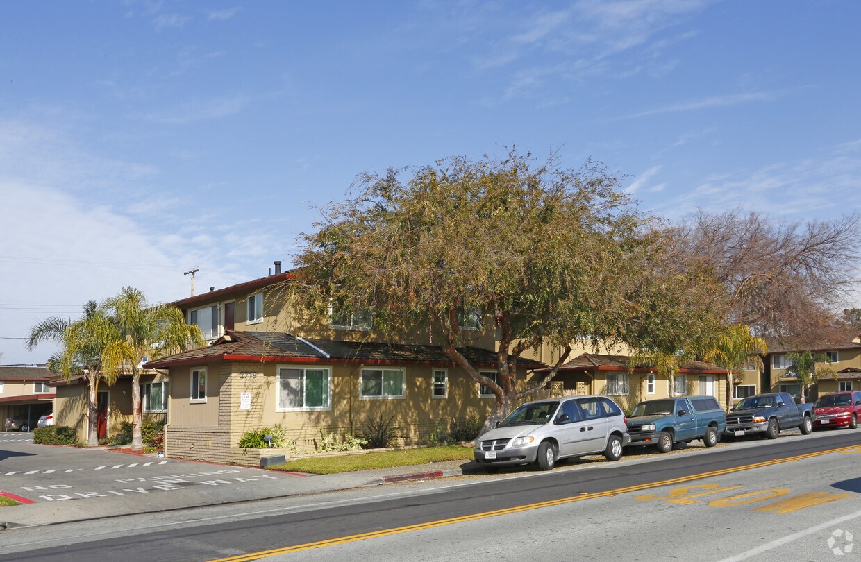 Foto del edificio - Alhambra Gardens Apartments