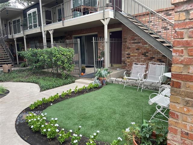 Foto del edificio - 5311 Fleetwood Oaks Ave