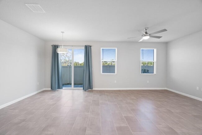 Building Photo - 3902 SE Caladium Ct