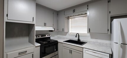 Building Photo - 2018-2020 Beverly Dr