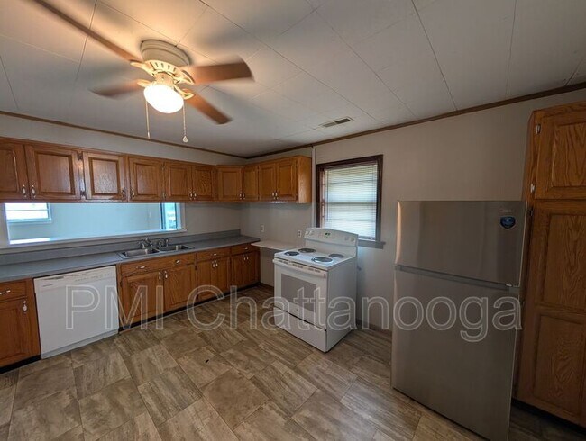 Foto del edificio - 1542 Burning Bush Rd