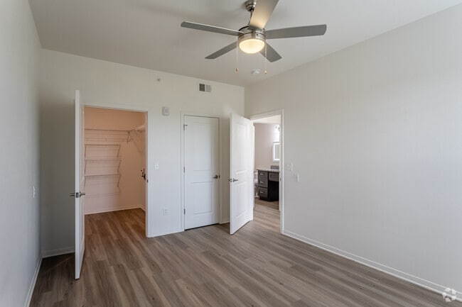 1BR, 1BA - 781-840SF - Renaissance Pointe