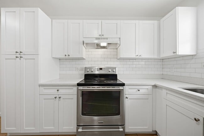 Building Photo - 310 E Frances Ave