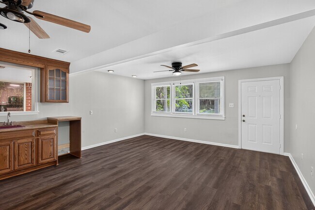 Building Photo - 1521 Randee Dr