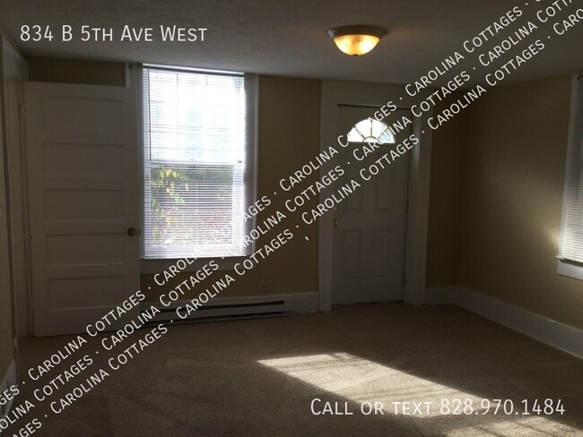 Building Photo - 834 5th Ave W