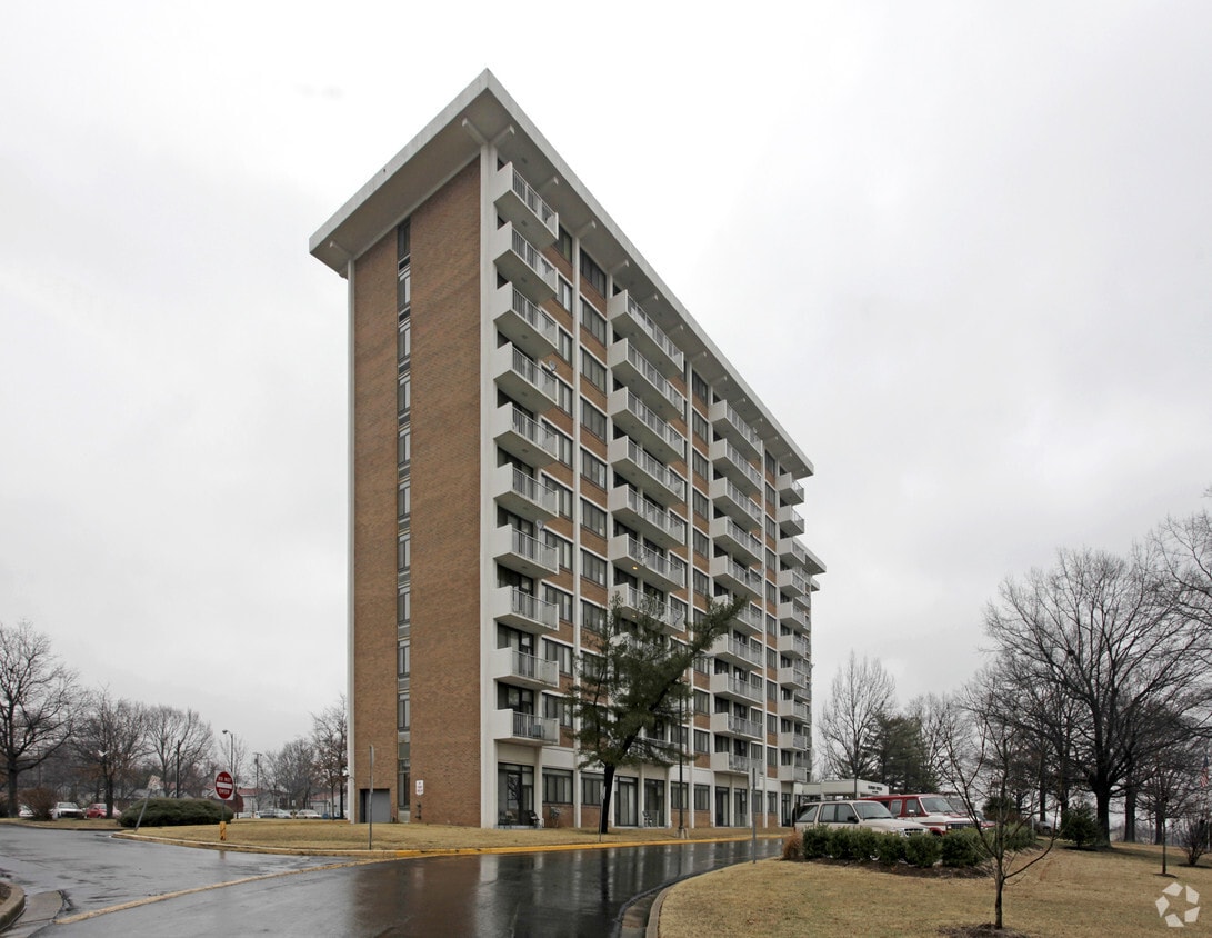 Madison Towers Apartments in Madison, TN