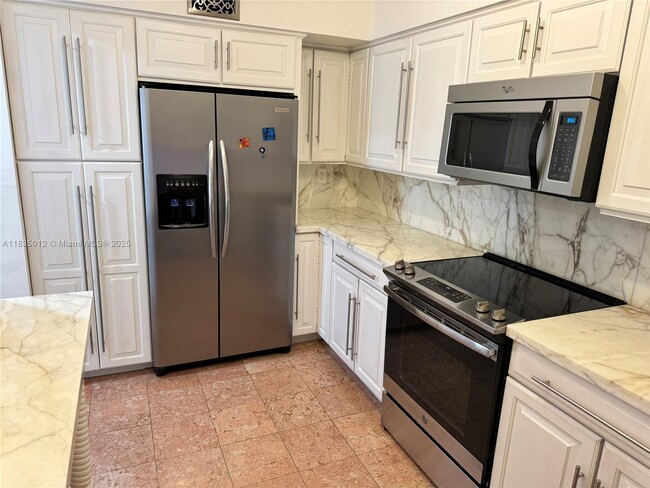 Building Photo - 1408 Brickell Bay Dr