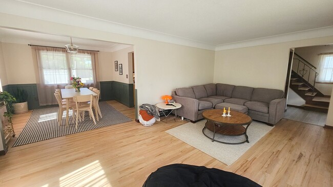 Building Photo - Charming 4-Bedroom Remodeled Home in Quiet...