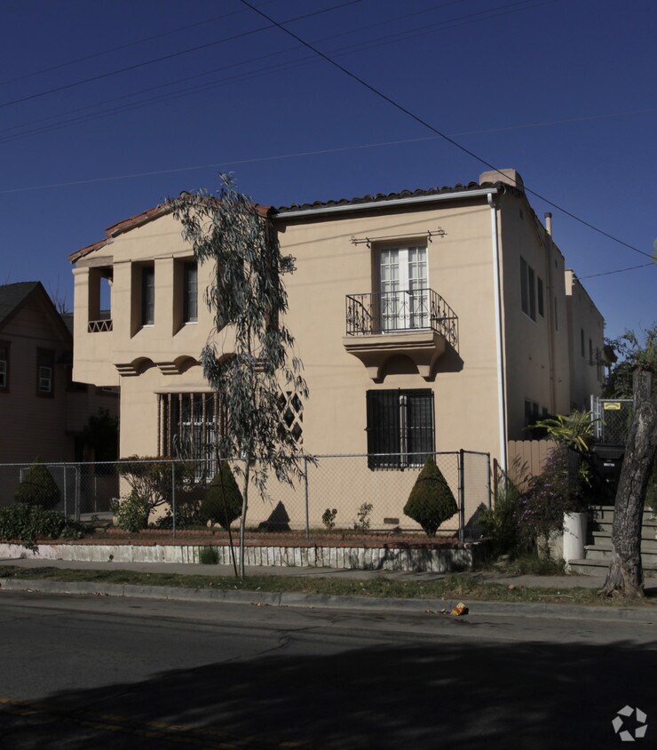 Foto principal - 3915-3919 Melrose Ave