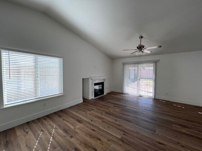 Foto del edificio - Coming Soon!