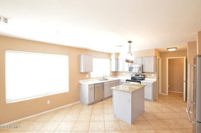 Foto del edificio - 2233 E Soft Wind Dr