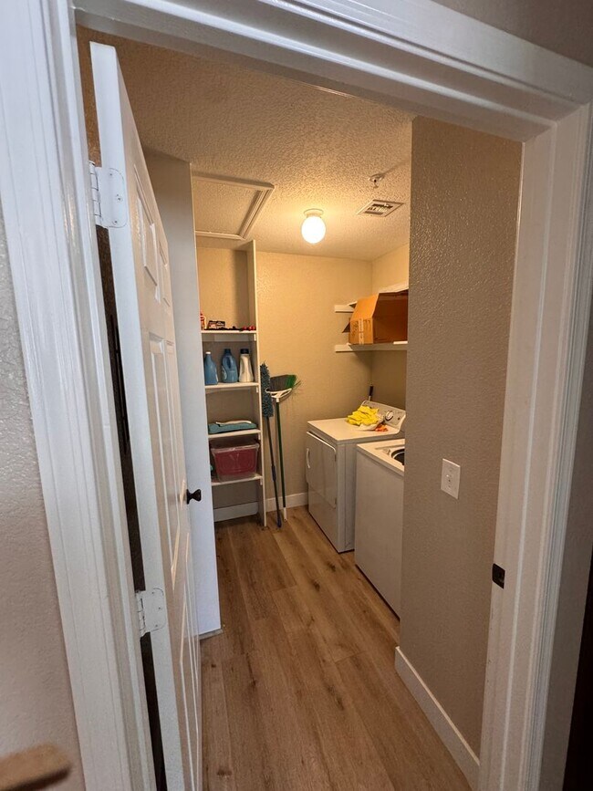 Foto del edificio - 9248 E 30th Pl