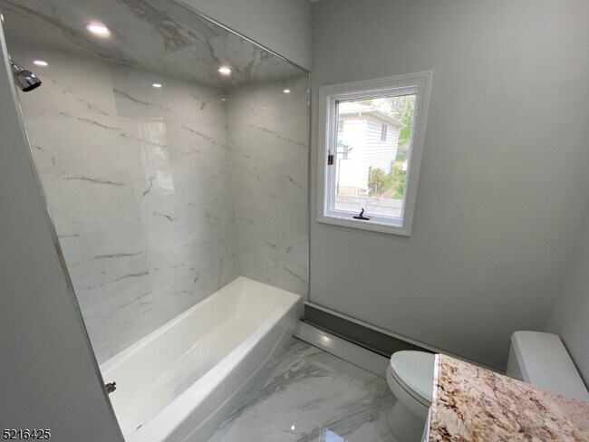 Foto del edificio - 73 Columbia St