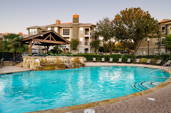 Building Photo - Silverado Apartments