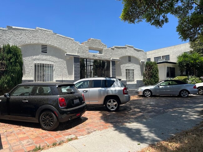 Building Photo - 819 Alta Vista N Blvd