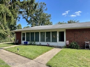 Building Photo - 1192B Clydebank Ct