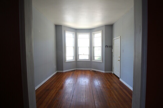 Foto del edificio - 1811 N Kedzie Ave