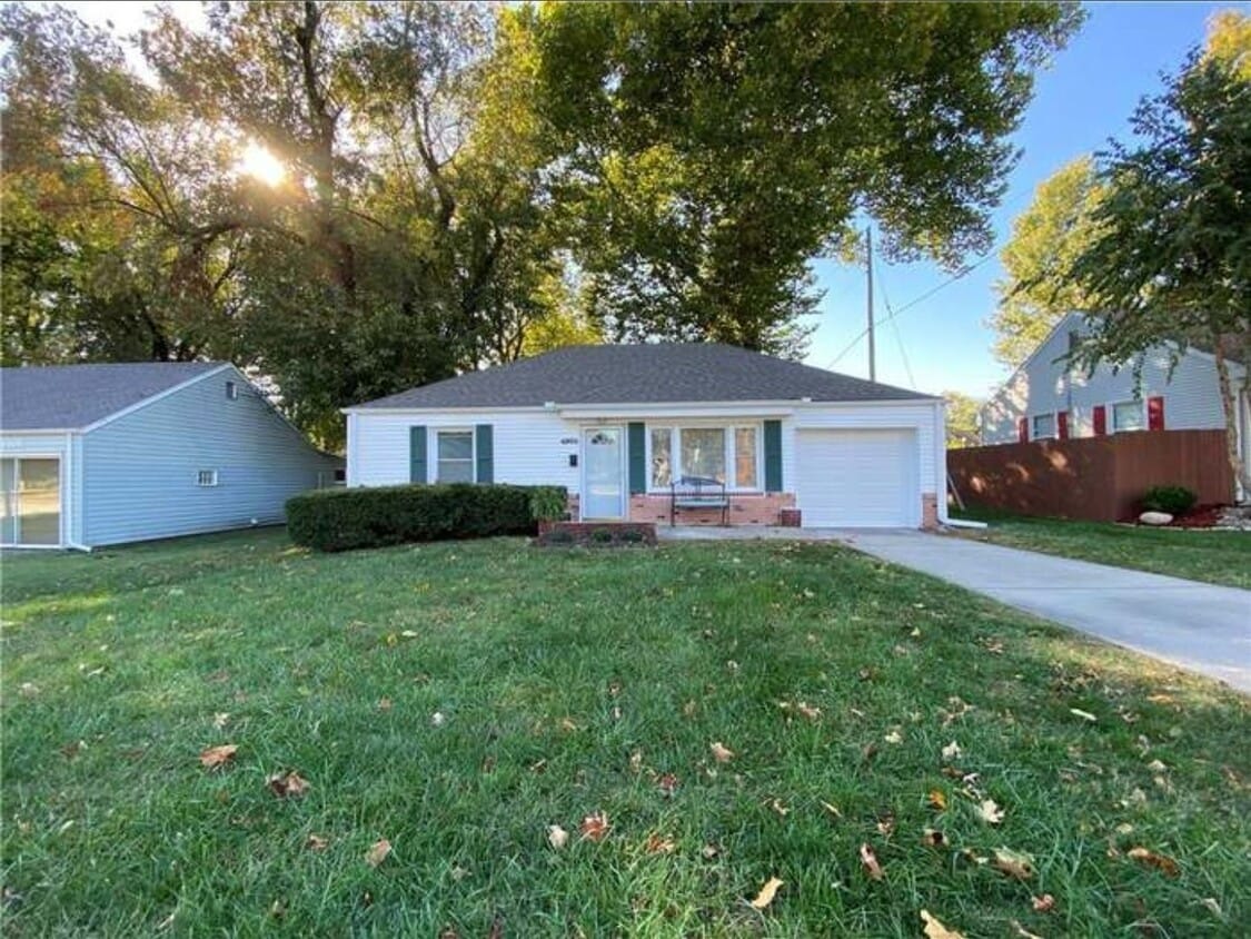 Primary Photo - Newly Renovated 2 bedroom in Roeland park