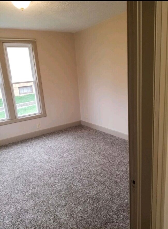 Front bedroom off kitchen - 4910 Morningside Ave