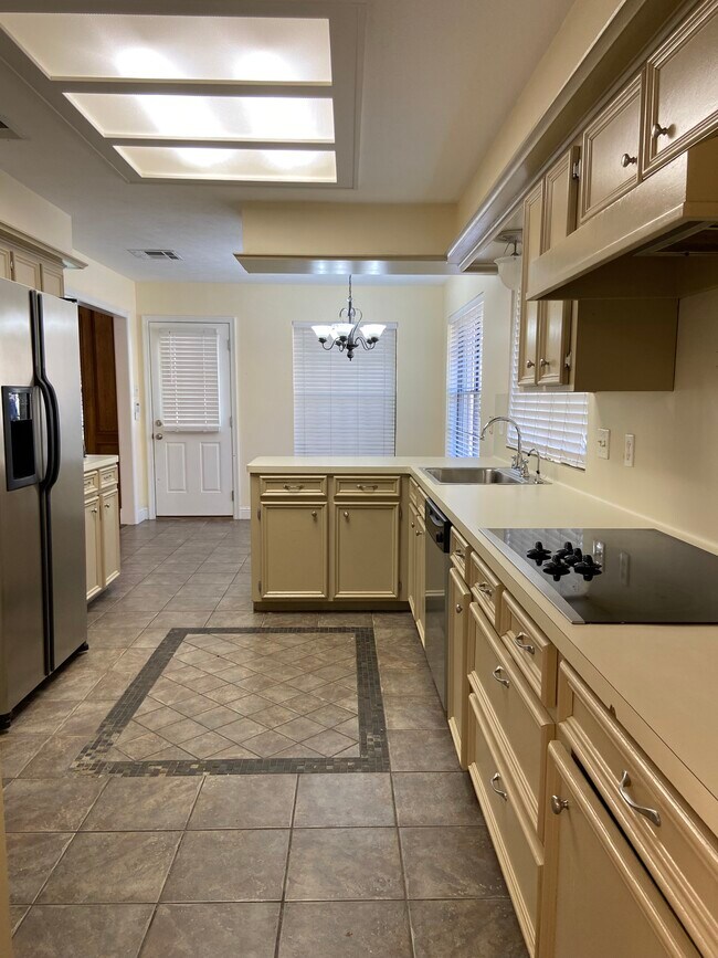 Building Photo - 3815 Oak Gardens Dr