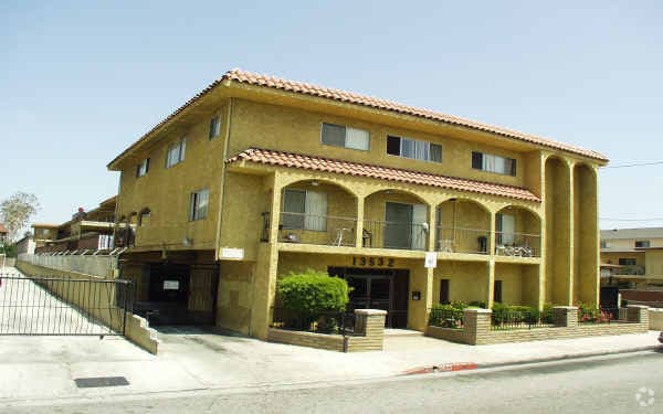 El Romano Apartments - El Romano