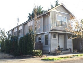 Building Photo - 11929 SE Pine St