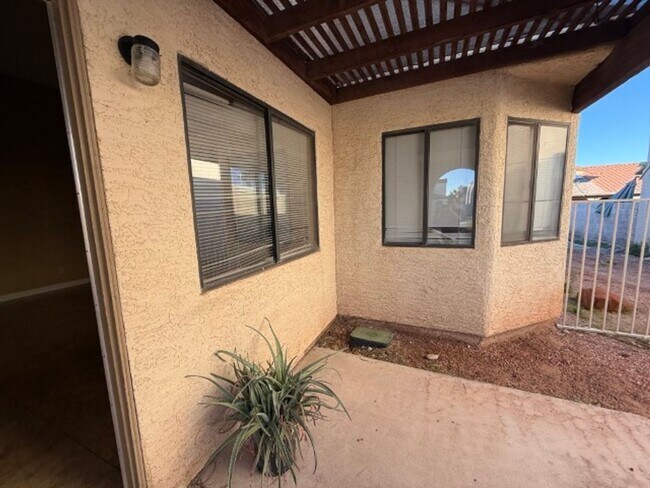 Foto del edificio - Wonderful 3 Bedroom, 2 Story Home near Summerlin!