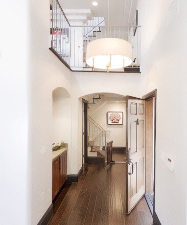 Building Photo - 1311 Centinela Ave