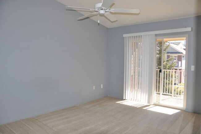 Building Photo - 15337 Yale Dr
