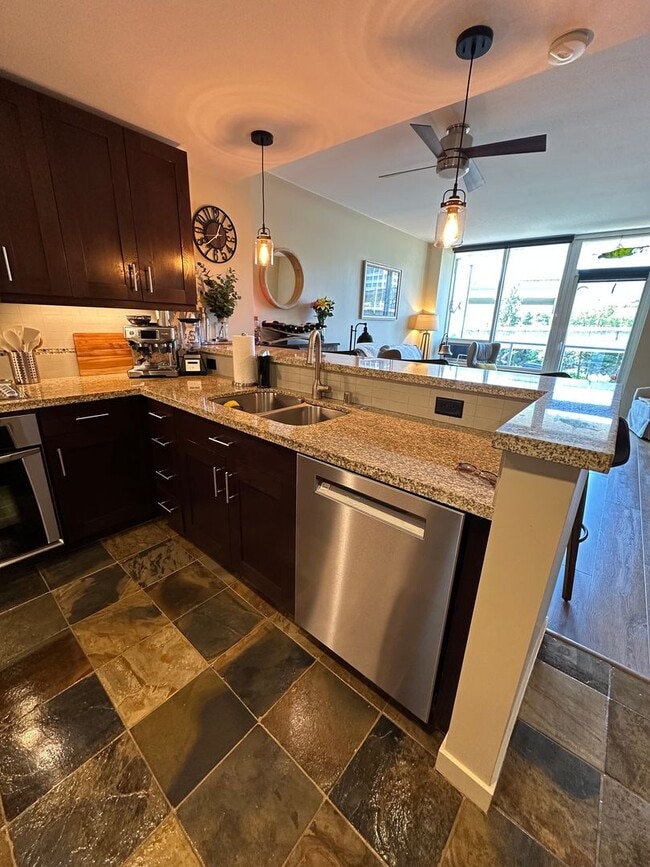 Building Photo - 1515 Dock St