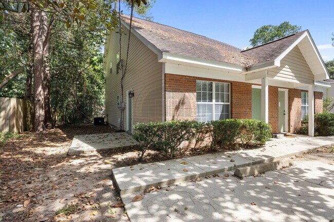 Building Photo - 1921 Fannie Dr