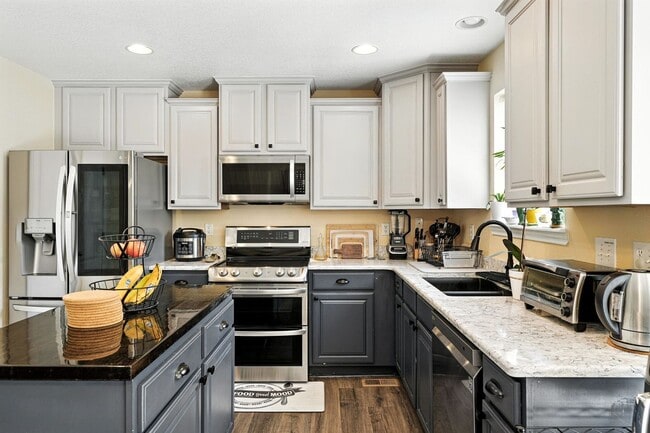 Building Photo - 3 car garage! Across from huge park! Great...