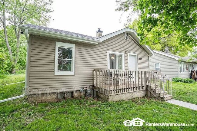 Building Photo - 2802 SE 8th Ct
