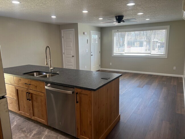 Building Photo - 1215 S Elder St