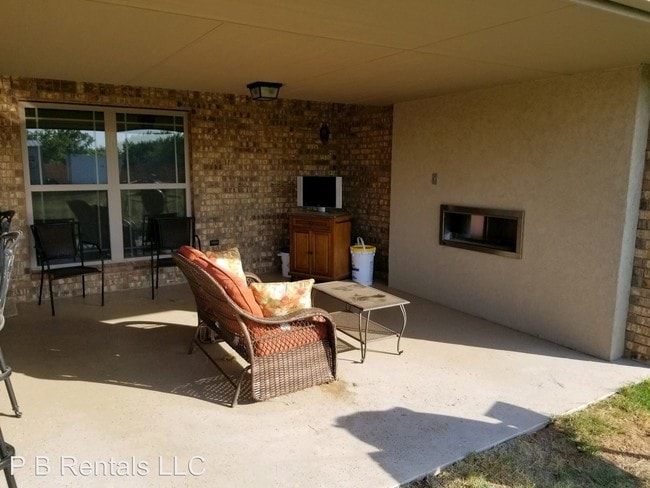 Building Photo - 74 Mountain Ridge Dr