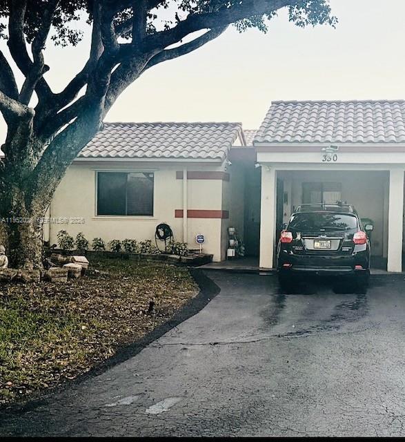 Building Photo - 330 Lakeside Ct