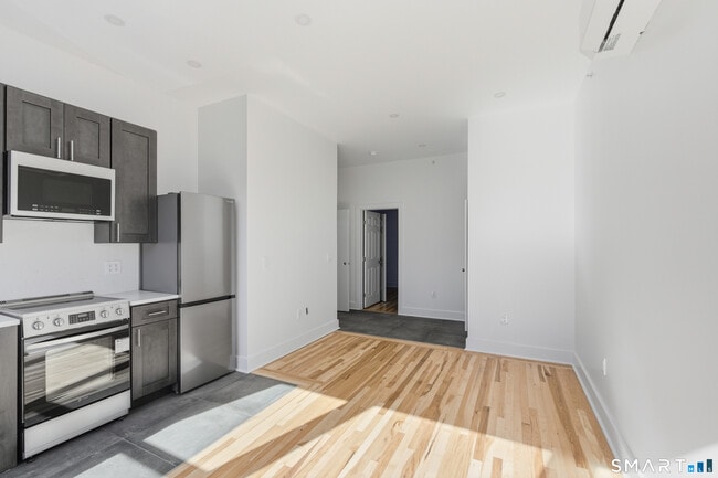 Building Photo - 253 State St