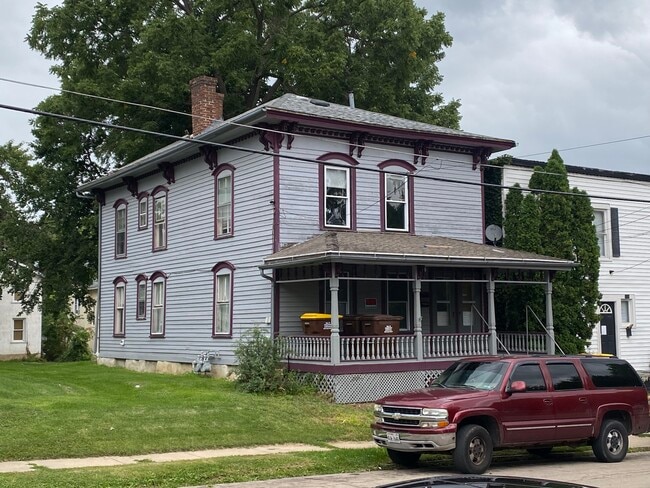 Building Photo - 518 W Pleasant St