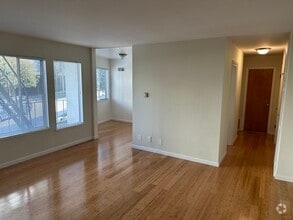 Building Photo - 485 Warren Dr