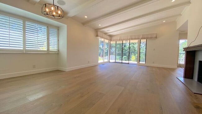 Building Photo - 285 Del Mesa Carmel