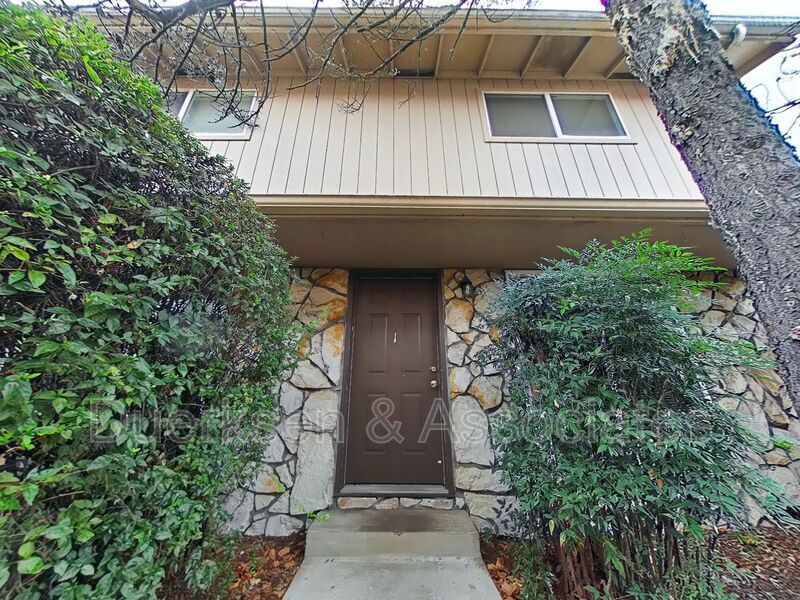 Primary Photo - 120 NE Conifer Blvd