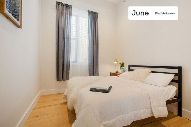 Building Photo - Prime Private ROOM in Williamsburg