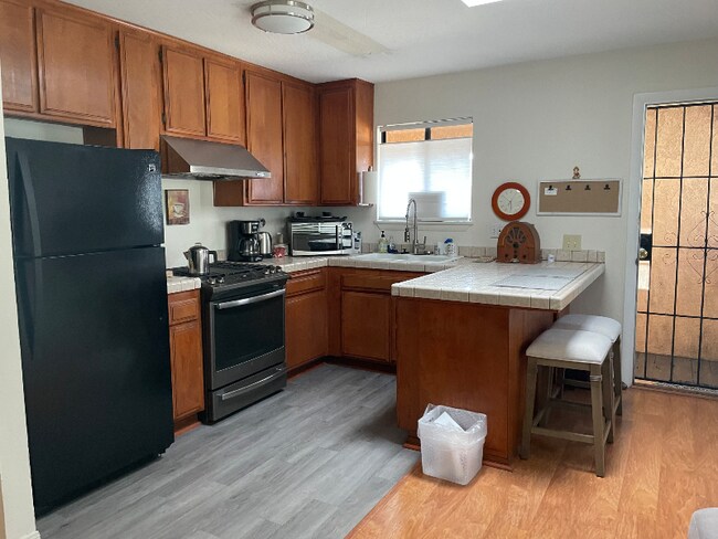 Foto del edificio - 247 Juniper Ave