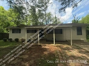 Building Photo - 2615 Hillside Dr