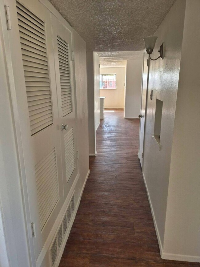 Foto del edificio - 3 Bed 2 Bath Home Available