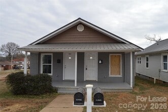 Building Photo - 709 S Elm St